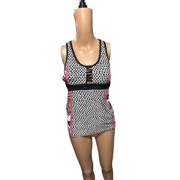 Nice women Trina Turk Athletic Top size small Good condition retails: $85 - Picture 1 of 4
